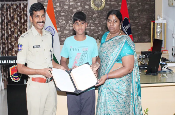 అమర పోలీసు కానిస్టేబుల్ కుటుంబానికి ప్రభుత్వ ఉద్యోగం