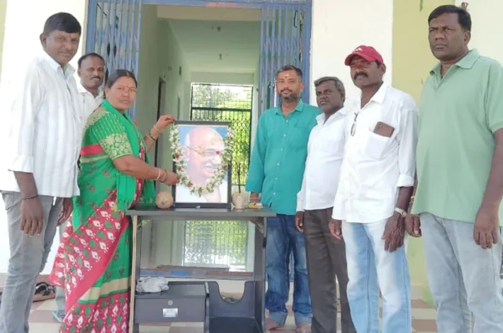 గాంధీజీ ఆశయాలే స్ఫూర్తి