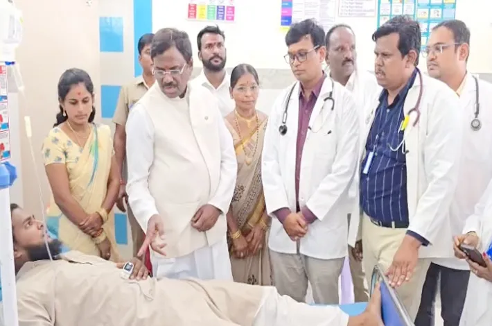 ప్రభుత్వ కమ్యూనిటీ ఆసుపత్రిని తనిఖీ చేసిన మంత్రి