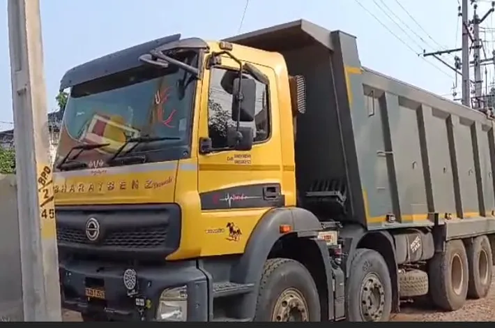 పోలీస్‌స్టేషన్‌ సమీపంలోనే ఇసుక దందా!