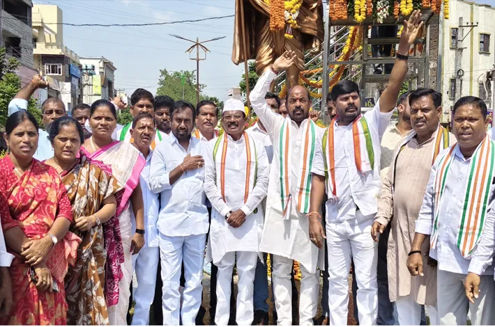 గాంధీజీ ఆశయాలే స్ఫూర్తి