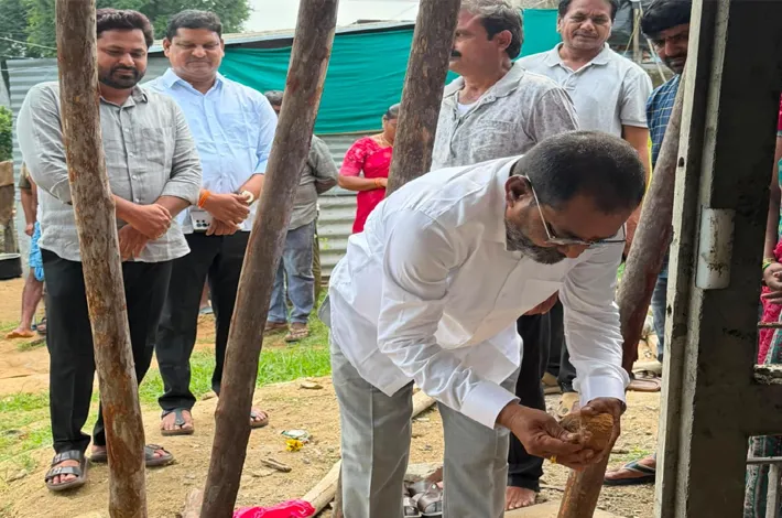 ఇందిరమ్మ ఇంటి స్లాబ్ పనులకు శ్రీకారం