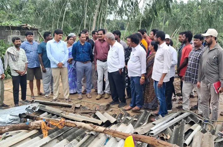 అర్నాబ్ తుఫాన్ బాధితులకు అండగా ఉంటాం