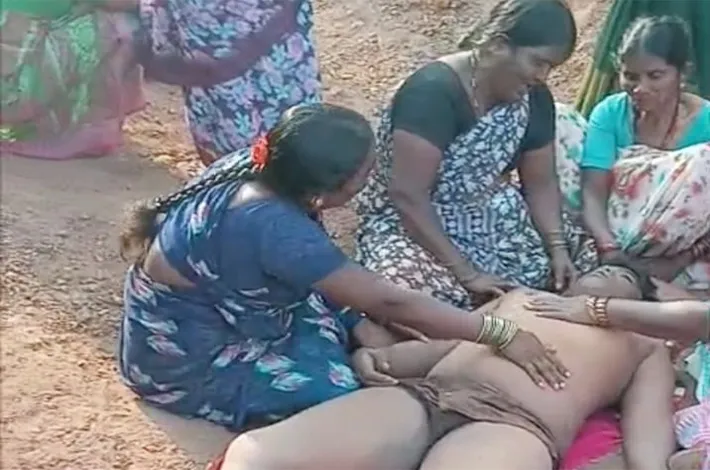 క్వారీ గుంతలో పడి ఇద్దరు మృతి
