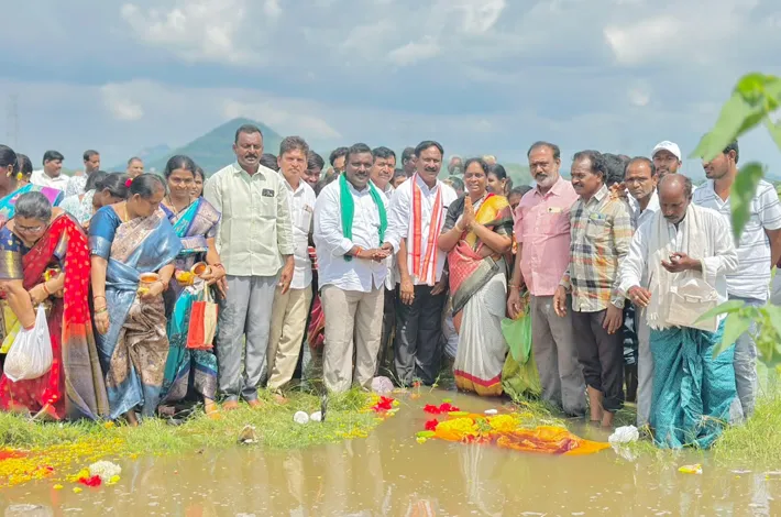 జమలాపురం చెరువుకు గోదావరి జలాలు.. 