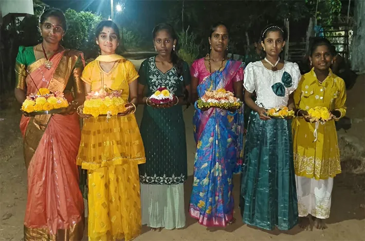 భీమన్నవాడలో బతుకమ్మ సందడి