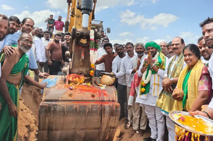 గంధమల్ల ప్రాజెక్టు నిర్మాణానికి భూమి పూజ