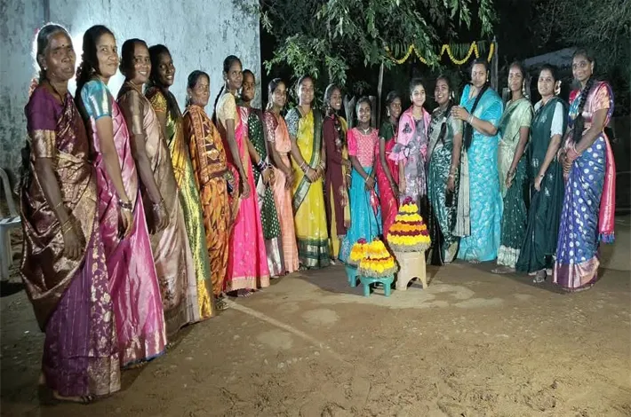 భీమన్నవాడలో బతుకమ్మ సందడి