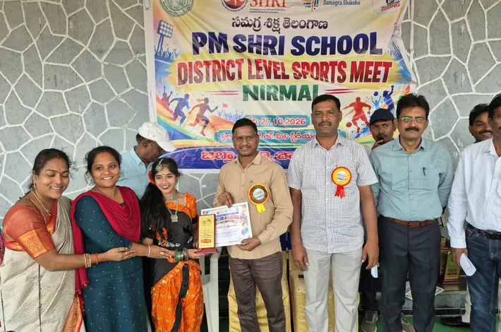 విజేతలకు బహుమతుల అందజేత 