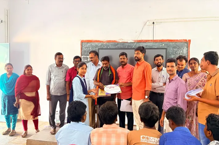 విద్యతో పాటు విద్యార్థులకు సామాజిక స్పృహ అవసరం