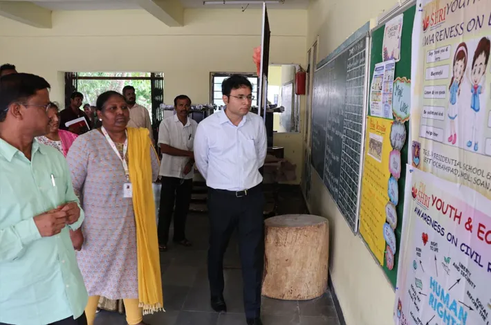 గురుకుల పాఠశాలను తనిఖీ చేసిన కలెక్టర్ 