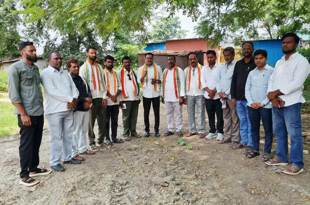 బీఆర్ఎస్ నాయకులపై కాంగ్రెస్ ఫిర్యాదు