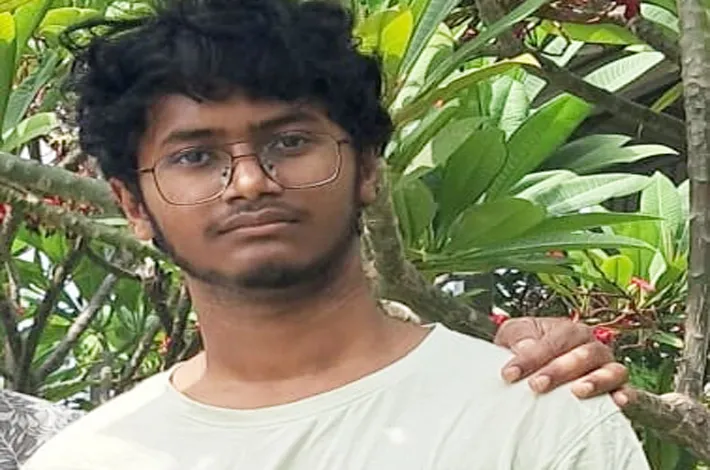 ఐదంతస్తుల భవనం పక్కన ఇంటర్ విద్యార్థి మృతదేహం