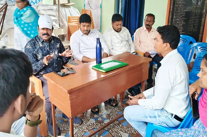 నోటీసులు అందుకున్న ఓటర్లు ఆధారాలు ఇవ్వాలి