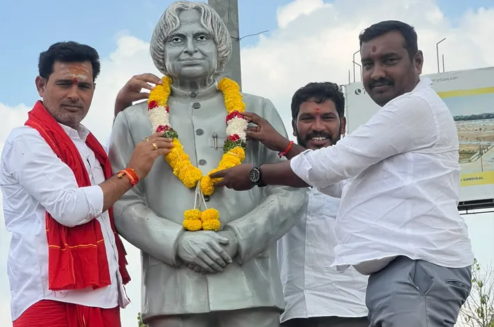 ఘనంగా మాజీ రాష్ట్రపతి అబ్దుల్ కలాం జయంతి వేడుకలు