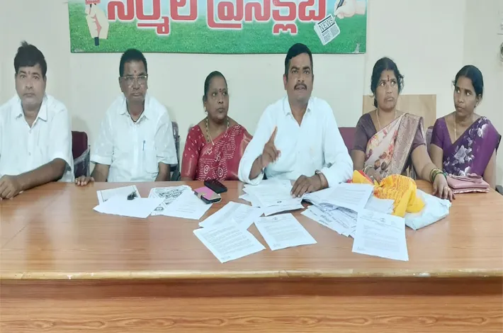 అక్రమంగా పట్టా చేసిన తాసిల్దారుపై చర్య తీసుకోవాలి