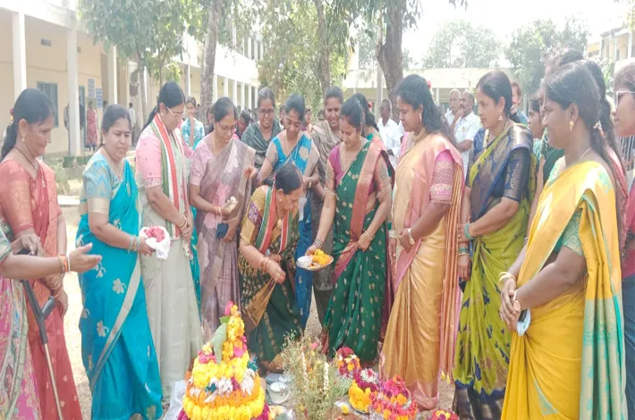 కేఆర్‌ఆర్‌ కళాశాలలో బతుకమ్మ సంబరాలు