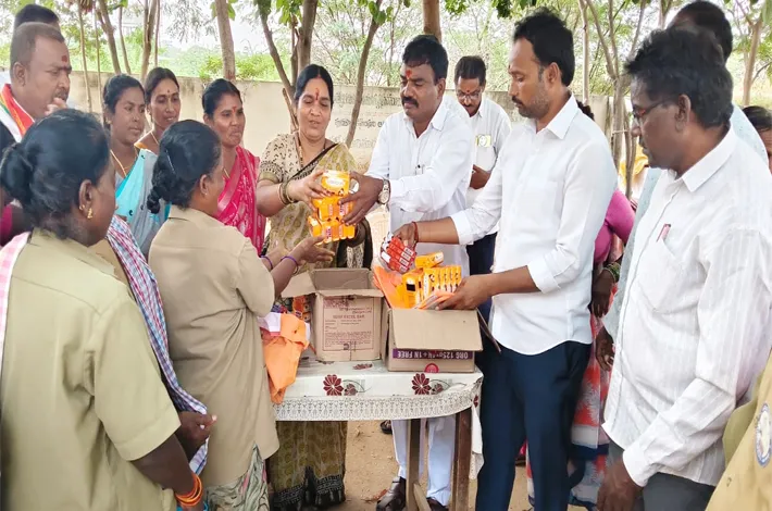 పారిశుధ్య కార్మికులకు రక్షణ హస్తం