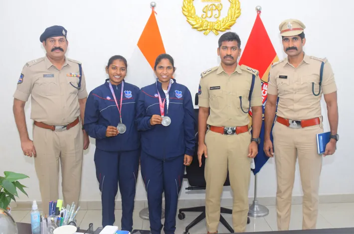 తెలంగాణ పోలీస్ స్పోర్ట్స్ మీట్‌లో ఏఆర్ మహిళా కానిస్టేబుళ్లకు పతకాలు
