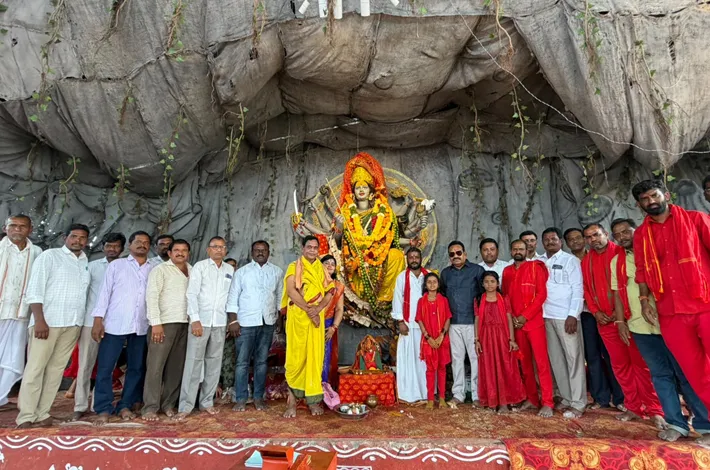 ప్రశాంత వాతావరణంలో పండుగలను జరుపుకోవాలి