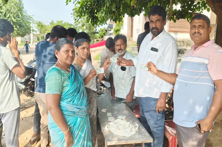 ప్రతి అర్హ కుటుంబానికీ సంక్షేమ ఫలాలు