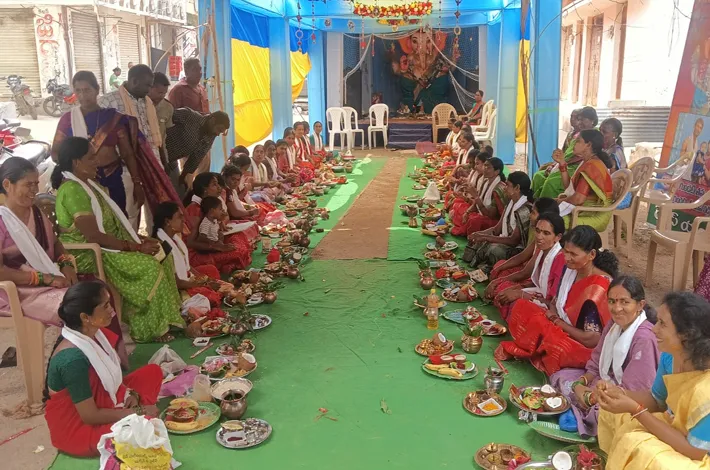 రెడ్డీస్ యూత్ ఆధ్వర్యంలో ఘనంగా కుంకుమ పూజలు