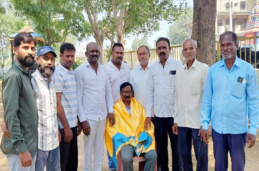 ఉత్తమ ఉపాధ్యాయుడికి సన్మానం