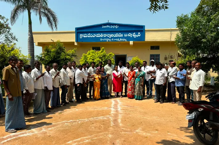స్మార్ట్ రేషన్ కార్డుల పంపిణీ