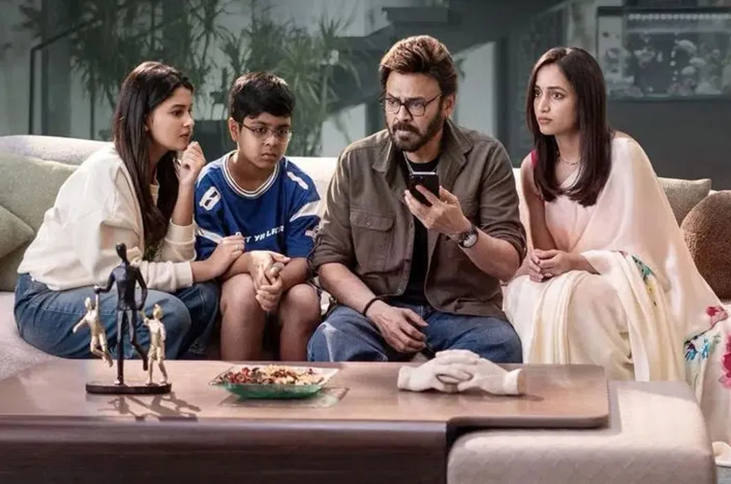 ఆదర్శ కుటుంబం ట్విట్టర్ రివ్యూ.. నవ్వించిన ఫస్ట్ హాఫ్!