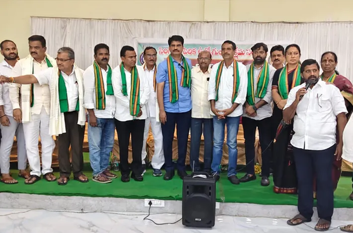 పెరిక కులస్తులు రాజకీయ, సామాజికంగా ఎదగాలి