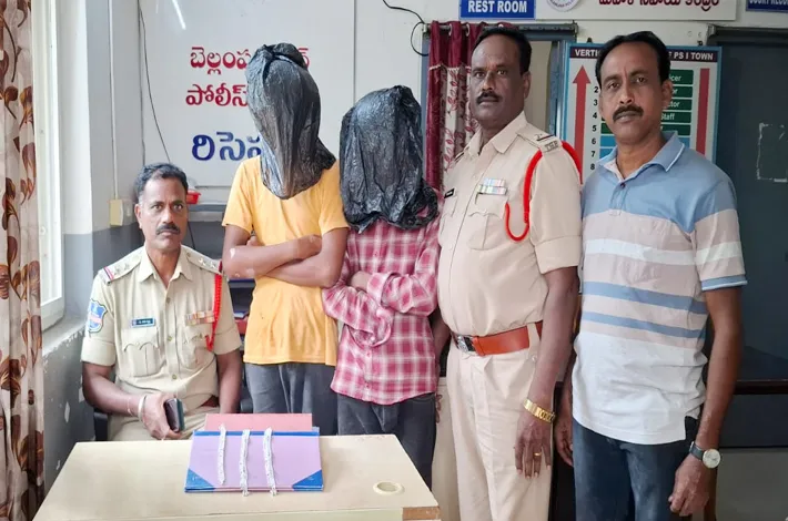 ఇంట్లో దొంగతనం కేసులో ఇద్దరు అరెస్టు 