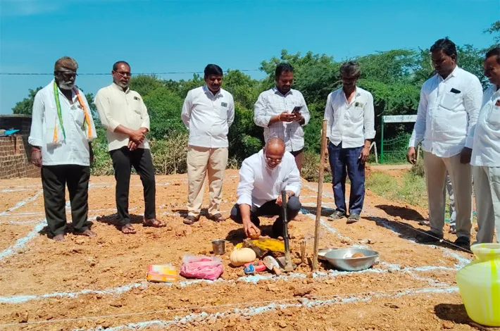 ఇందిర‌మ్మ ఇళ్ల నిర్మాణానికి శంకుస్థాప‌న