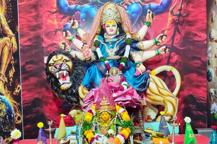 పాలెంలో దుర్గా మాత పూజలు