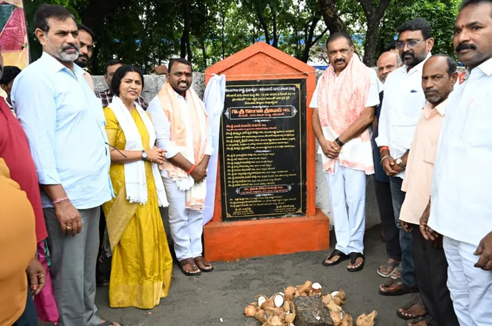పైప్ లైన్ నిర్మాణ పనులకు శంకుస్థాపన 