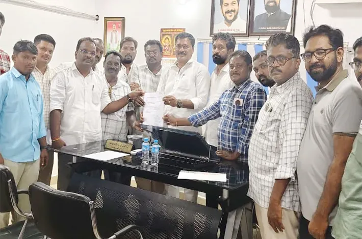 అర్హులైన జర్నలిస్టులకు ఇండ్లు ఇండ్ల స్థలాలు కేటాయించాలి