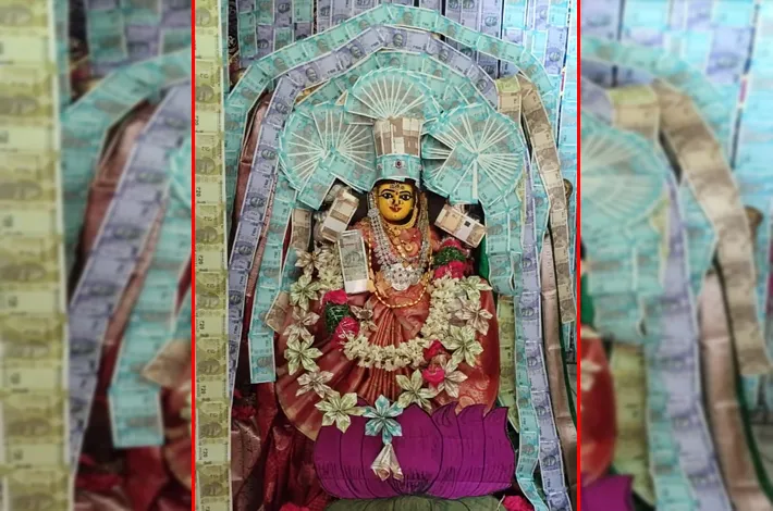 మహాలక్ష్మి అవతారంలో భ్రమరాంబ