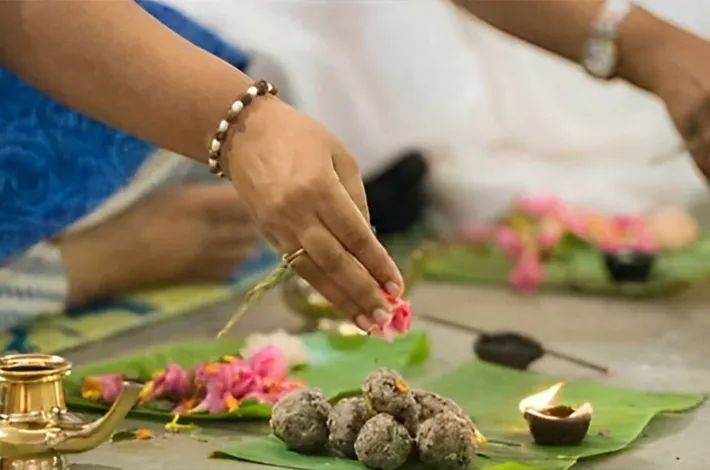 ఇంట్లోనే పితృదేవతలకు తర్పణం.. పద్ధతి ఇదే