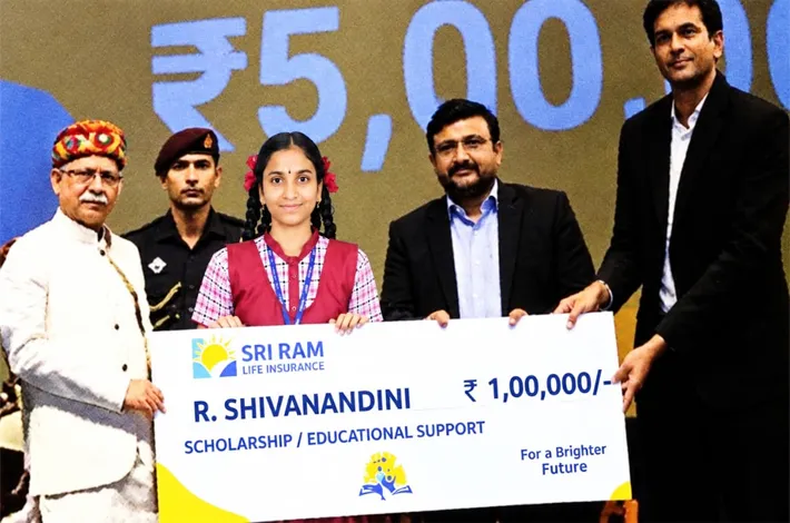 శివనందినికి రూ.లక్ష ఉపకార వేతనం