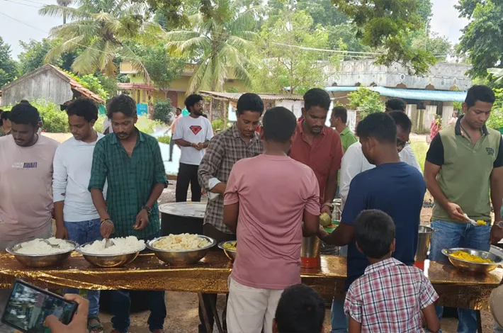 విజయవంతమైన అన్న ప్రసాద వితరణ