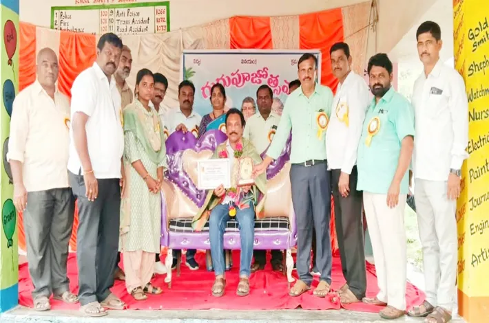 ఉత్తమ ఉపాధ్యాయునిగా బండారు శేఖర్ 