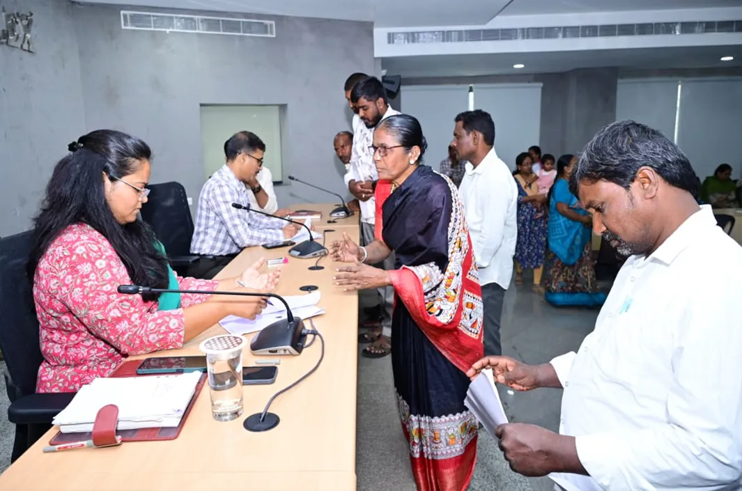 ఫిర్యాదులను సత్వరమే పరిష్కరించాలి
