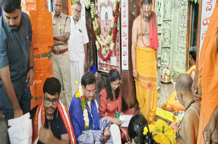 కొండగట్టు అంజన్నను దర్శించుకున్న హైడ్రా కమిషనర్