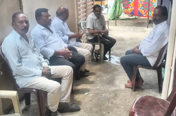 ఉపాధ్యాయుడి కుటుంబానికి పరామర్శ