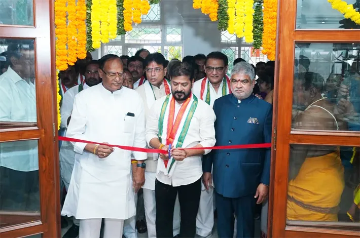 అసెంబ్లీ ప్రాంగణంలో సెంట్రల్ హాల్