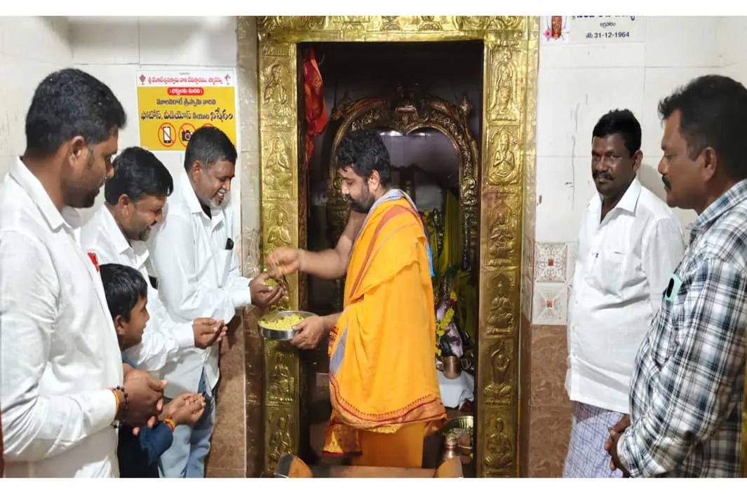 జీళ్లచెరువు ఆలయంలో వైభవంగా శమీపూజ