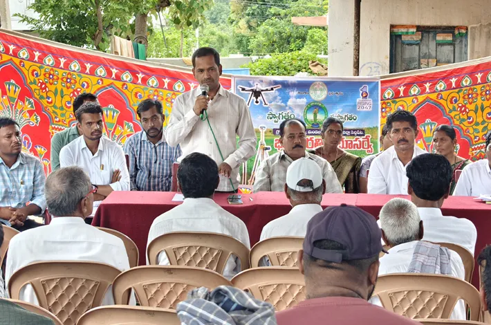 గిరాయిపల్లిలో భూ భారతి రీ-సర్వేపై అవగాహన