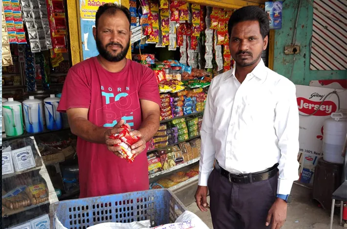 ఆహార భద్రతా అధికారి ఆకస్మిక తనిఖీలు