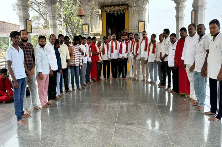మహాలక్ష్మి ఆలయంలో కాంగ్రెస్ నేతల పూజలు