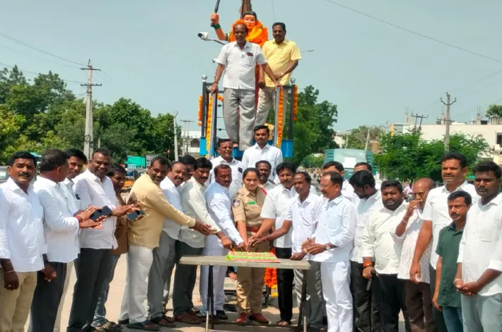 ఐలమ్మ పోరాటం మరువలేం