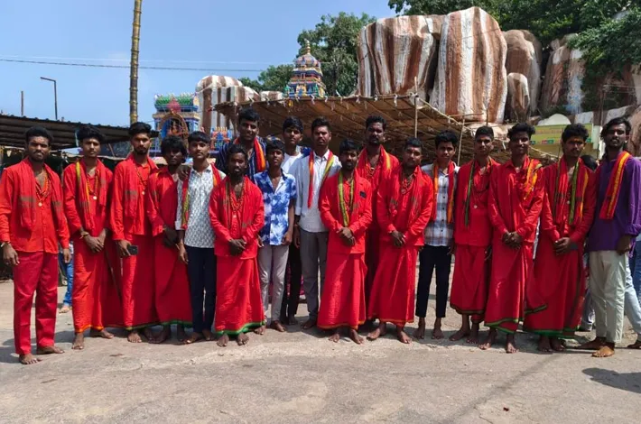 ఏడుపాయల వనదుర్గమ్మ చెంతకు పాదయాత్రగా..